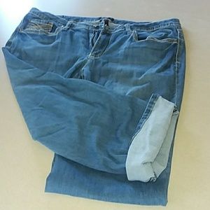 Plus size 18 Capris Earl Jean
